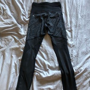 Mesh patterned Lululemon leggings
